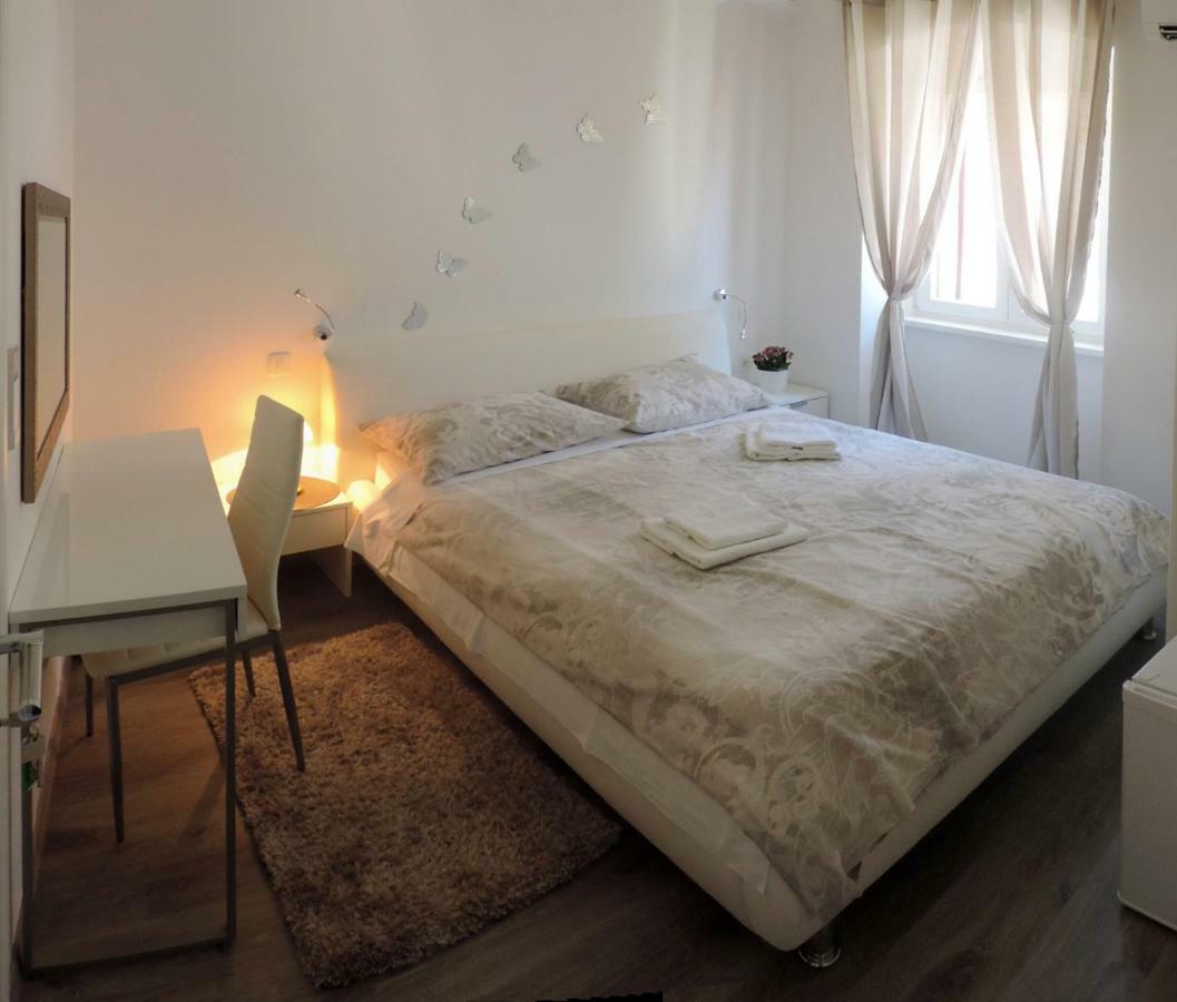 Apartment & Room Ivan Sibenik Exterior photo